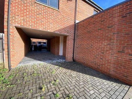 Woking, Surrey, GU22 - Photo 2