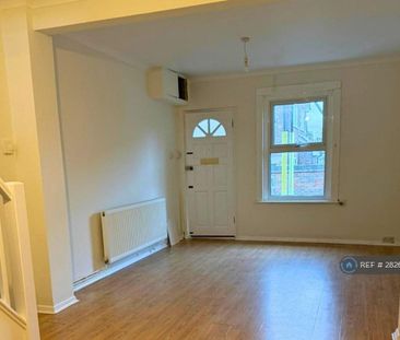 3 bedroom terraced house to rent - Photo 6