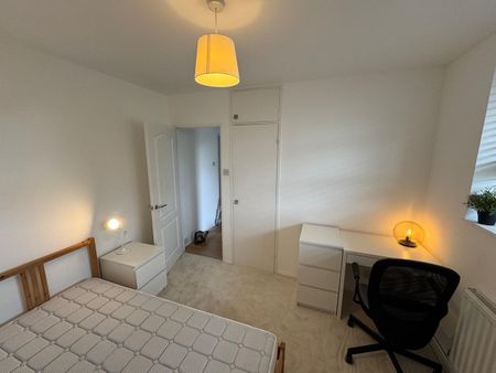 Room in a Shared Flat, Hartswood House, SW2 - Photo 3