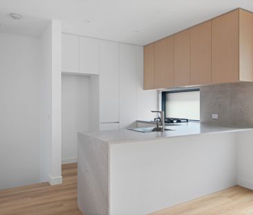 Modern 2-Bedroom Apartment with Balcony & Timber Floors - Photo 5