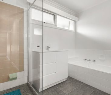 LIGHT AND BRIGHT RENOVATED TWO BEDROOM VILLA. - Photo 6