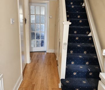 Room in a Shared House, Wood Close, NW9 - Photo 6