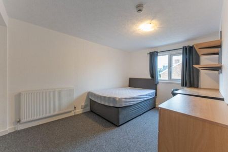 8 bedroom terraced house to rent - Photo 4