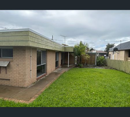 111 Klingner Road, Redcliffe, Qld 4020 - Photo 4