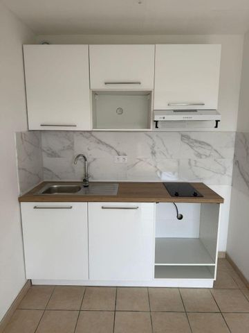 Location Appartement 1 pièce 23m² LEZIGNAN CORBIERES 11200 - Photo 3