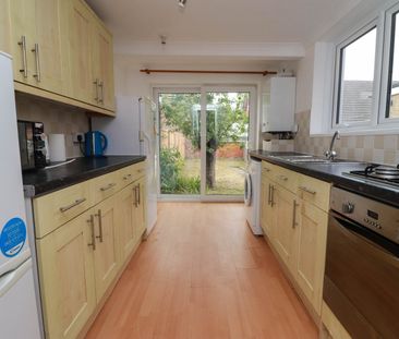 4 bedroom terraced house to rent - Photo 5