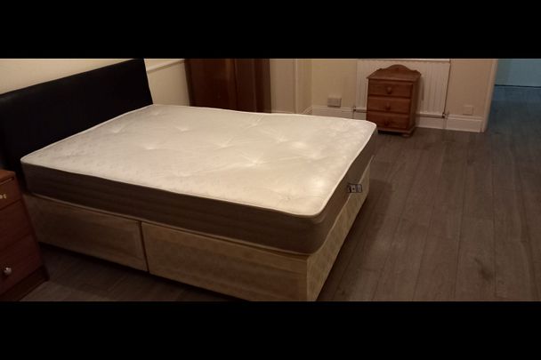 Room in a Shared House, Kirkland Walk, E8 - Photo 1