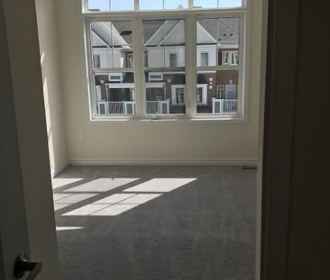 For Lease - 2442 Fall Harvest Crescent, Pickering, Ontario - Photo 2