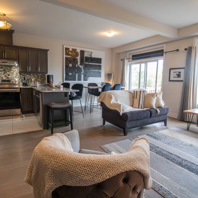 **STUNNING** 3 Bedroom Townhouse in St. Catharines!! - Photo 1