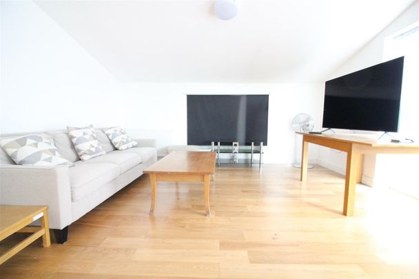 Chertsey Bridge Road, Chertsey - Photo 1