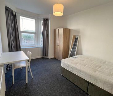 6 bedroom semi-detached house to rent - Photo 2