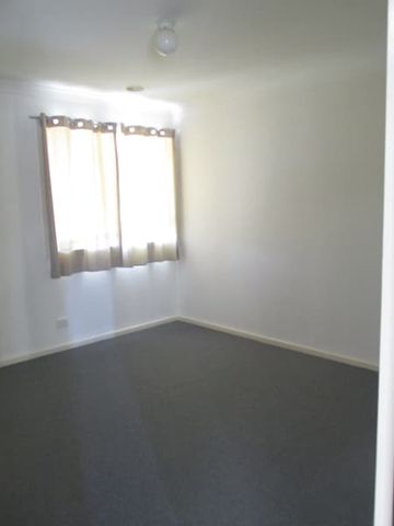 Cozy, well maintained townhouse! - Photo 3