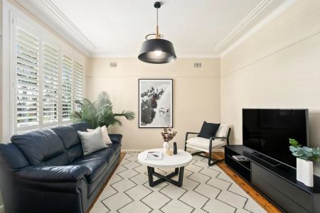 Renovated Family Home with Alfresco Living in a Prime Location - Photo 5