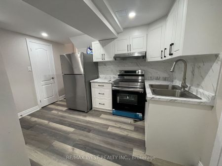 Semi-Detached Home For Lease | W8091256 - Photo 4