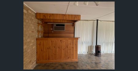 21 Chelmsford Way, Melton West - A Welcoming Family Home - Photo 2