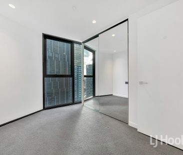 2-Bedroom and 1-Bathroom Lighthouse Apartment in CBD - Photo 4
