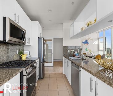 Condo in Richmond, BC - Photo 3