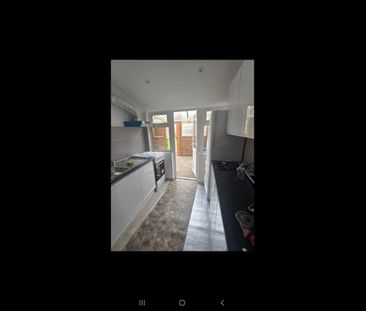 2 Bed Maisonette, Harrow, HA2 - Photo 5
