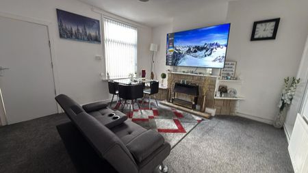 3 bedroom terraced house to rent - Photo 2