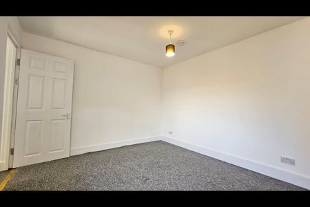 1 Bed Flat, Long Lane, N3 - Photo 3
