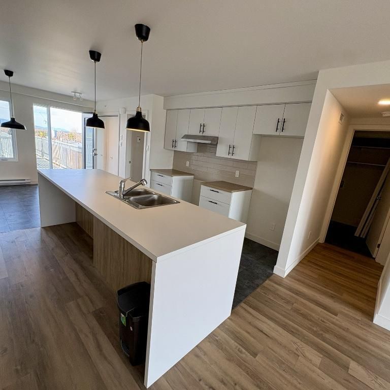 Logements 4 1/2 (libre immédiatement) et 5 1/2 (à partir du 1er juillet 2026) - immeuble récent au coeur de Montmagny - Photo 1