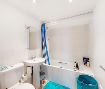 Stunning one bedroom property with great space in an amazing location - Photo 5