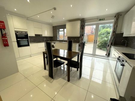 1 bedroom in a house share to rent - Photo 4