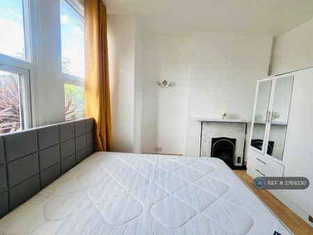 3 bedroom detached house to rent - Photo 4