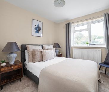 3 Bed Flat, Morris Gardens, SW18 - Photo 1