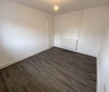 3 bedroom flat to rent - Photo 6