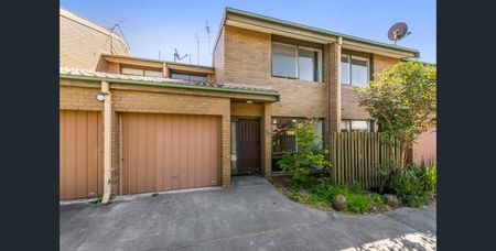 Spacious Townhouse in a Convenient Essendon Location - Photo 5