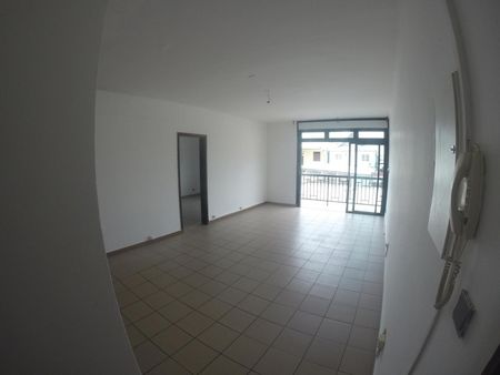 Location Appartement 2 pièces 46m² CAYENNE 97300 - Photo 3
