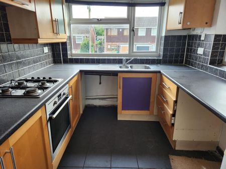 3 bedroom semi-detached house to rent - Photo 4