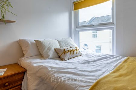 Room 2 - Photo 2