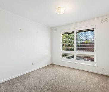 Private, Spacious 3 Bedroom Family Home. - Photo 5