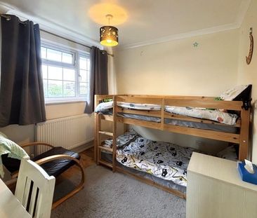 3 bedroom end of terrace house to rent - Photo 4