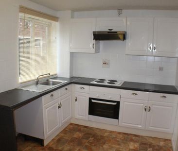 2 bedroom semi-detached house to rent - Photo 6