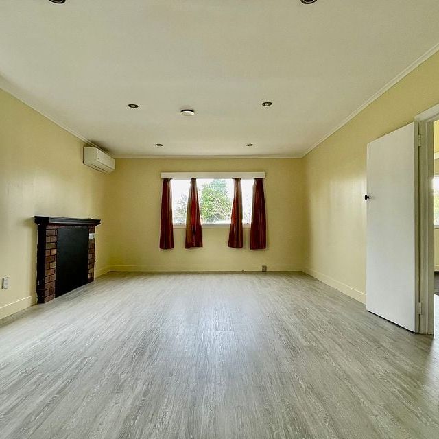 Spacious 3+1 Bedroom House in Takanini - Photo 1