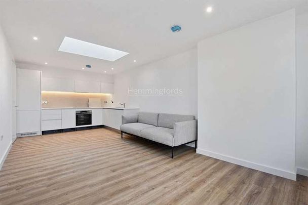 Solent Lodge, Green Lanes, Palmers Green, N13 - Photo 1