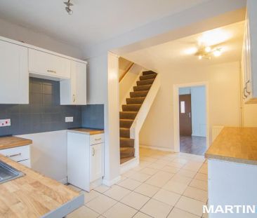 3 bedroom end of terrace house to rent - Photo 2