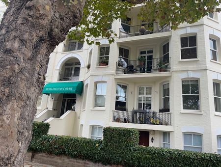 2 Bed Flat, Burlington Court, W4 - Photo 3