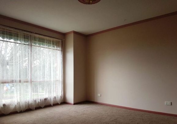 THREE BEDROOM FAMILY HOME - Photo 1