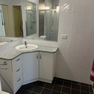 4-bedroom shared house, Scenic Drive - Photo 3