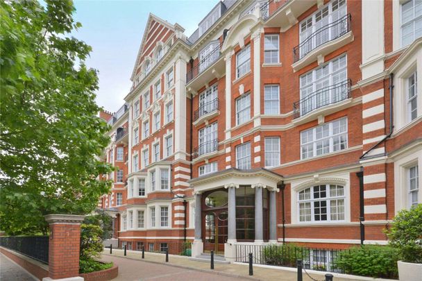 A contemporary three bedroom lateral apartment to rent in a desirable mansion block in Maida Vale. The property boasts a private balcony and communal gardens. - Photo 1