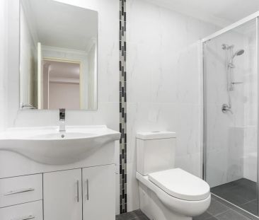 Oversized two bedroom apartment with walk-to-everywhere locale - Photo 3