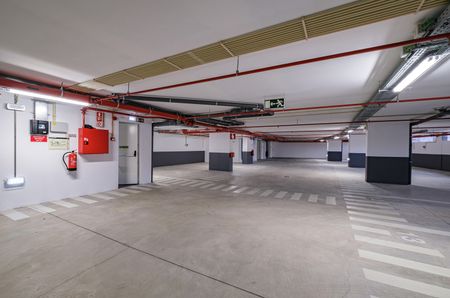 Apartamento T0 sem móveis para arrendamento com garagem e arrecadação na Graça, Lisboa - Photo 2