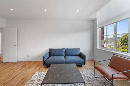 A newly refurbished two bedroom apartment in a convenient City location - Photo 2