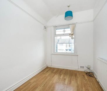 3 bedroom end of terrace house to rent - Photo 4