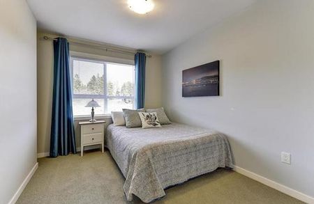 3 bed/2.5 bath Townhouse in Glenmore - Photo 3