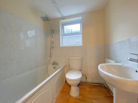 3 Bed Flat, Lea Bridge Road, E10 - Photo 5